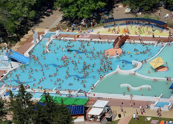 Csevi Apartmanhaz Lägenhet Mezőkövesd
